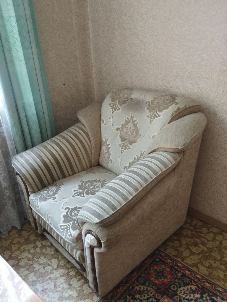 Продадим кровать и кресло
