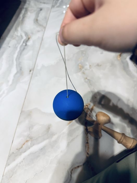 Kendama alb albastru gripul este rubber
