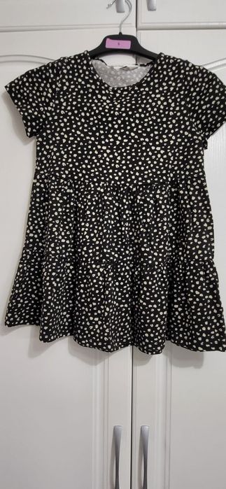 Rochie clos cu buline H&M
Marimea 128 cm (7-8 ani).