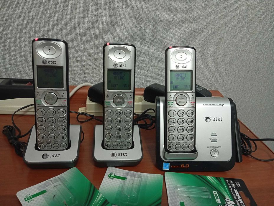 Продам радиотелефон три трубки на один телефонный номер.