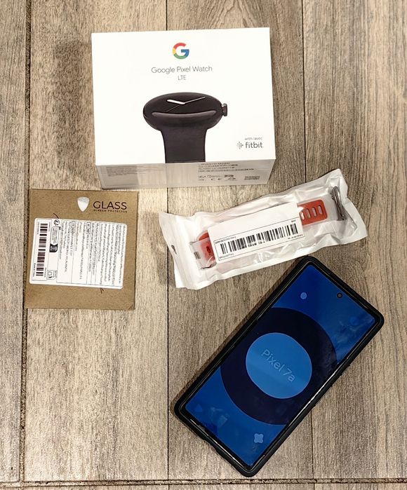 Set telefon Google Pixel 7A și ceas Google Pixel Watch LTE