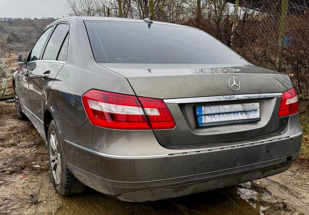 Dezmembrez Mercedes E class 220 2.2 motor defect