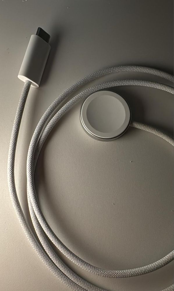 Продается *Apple Watch 9*.