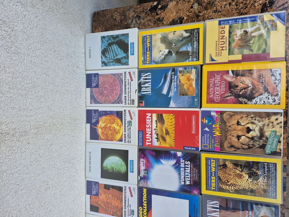 Vând 51 casete video VHS filme Documentare animale ,planete,Aerobic
