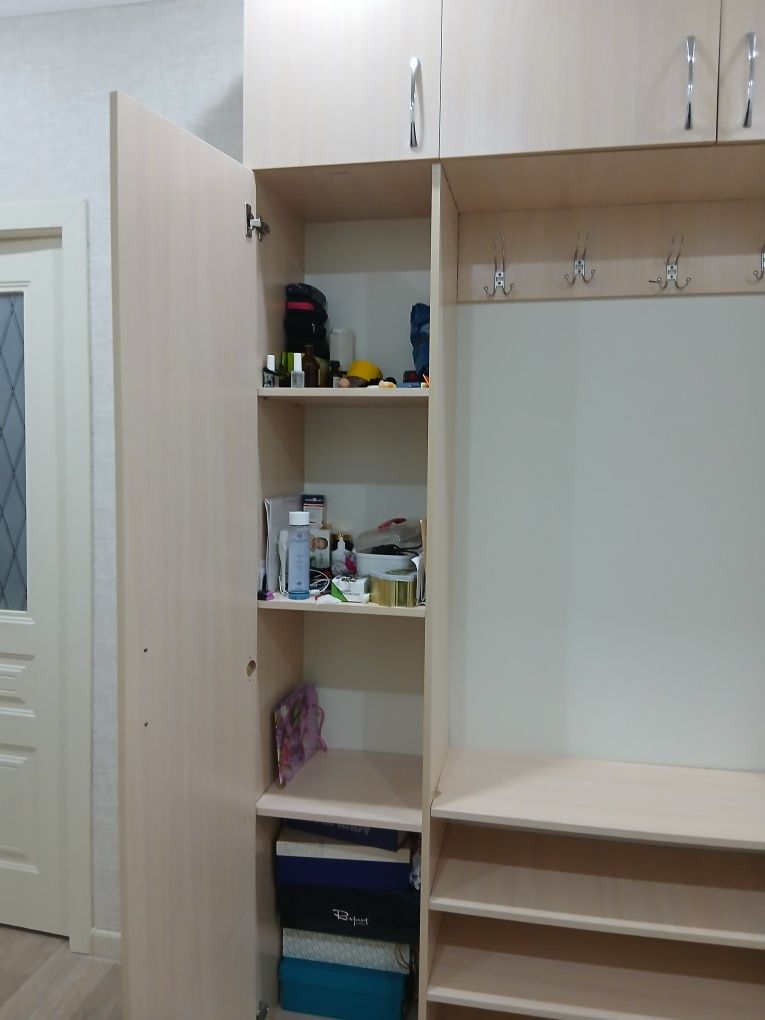 Шкаф в прихожую...