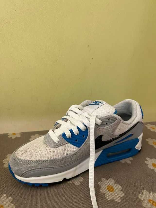 Nike: Air Max 90
