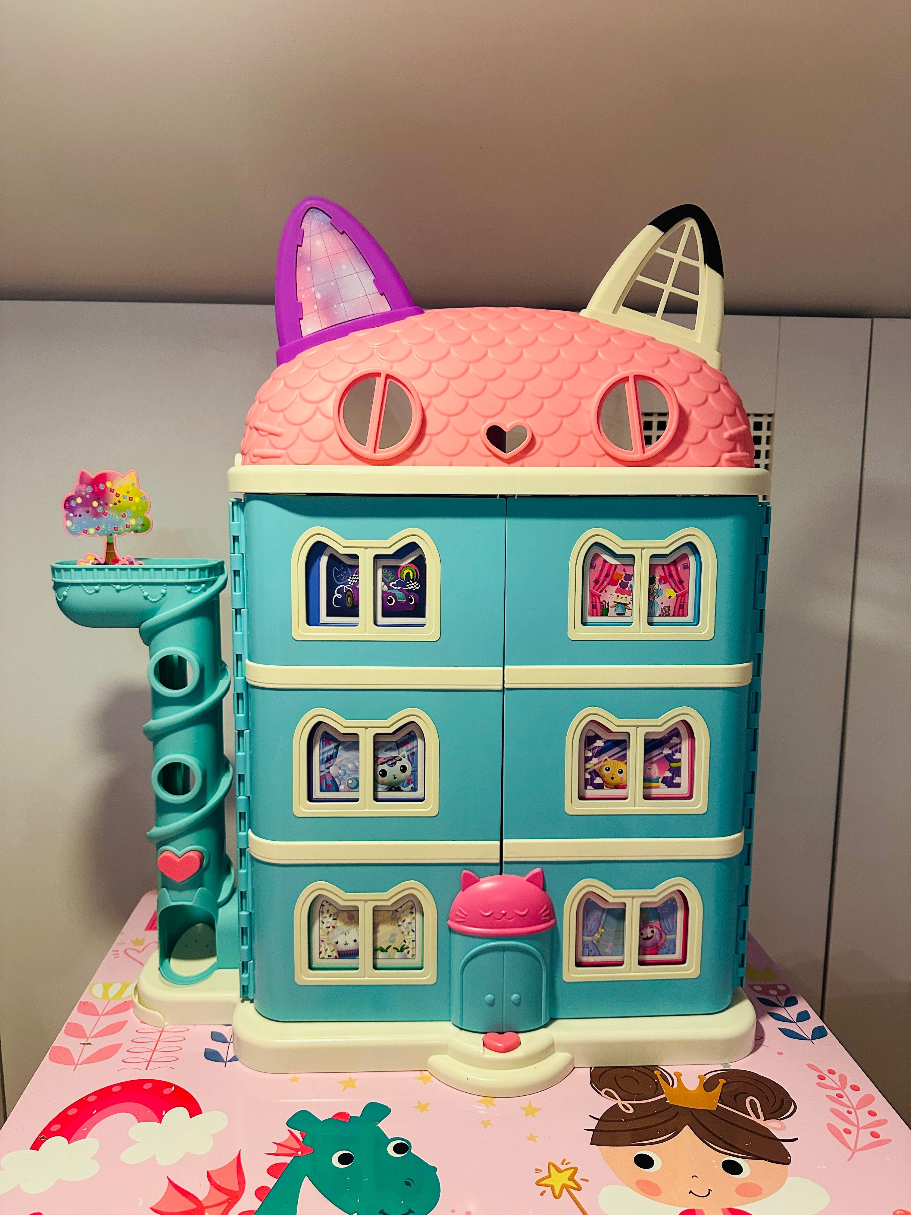 Casă Gabby’s Dollhouse + Toate Cele 6 Camere + Accesorii