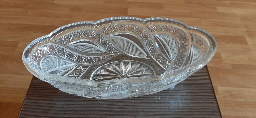 Продам хрустальные конфетницу ,вазу