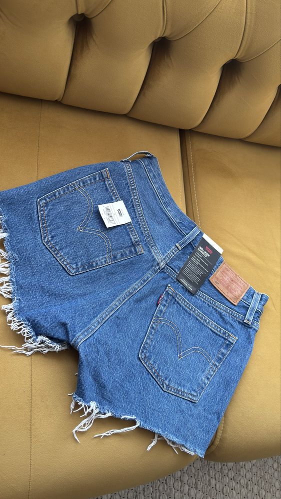 Levis дамски къси панталонки 28