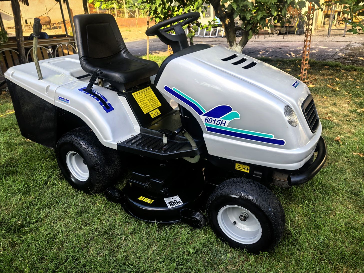 LAWN BOSS 6015H Тракторна косачка Трактор 15,5 к. с