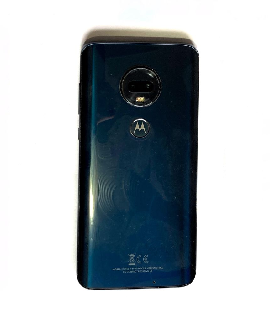 Телефон Motorola G7+