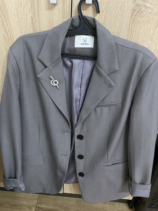 Продам женские б/у вещи по 3000тг /размер 42-44