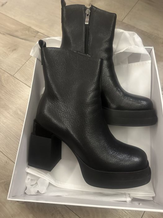 Чисто нови Дамски боти