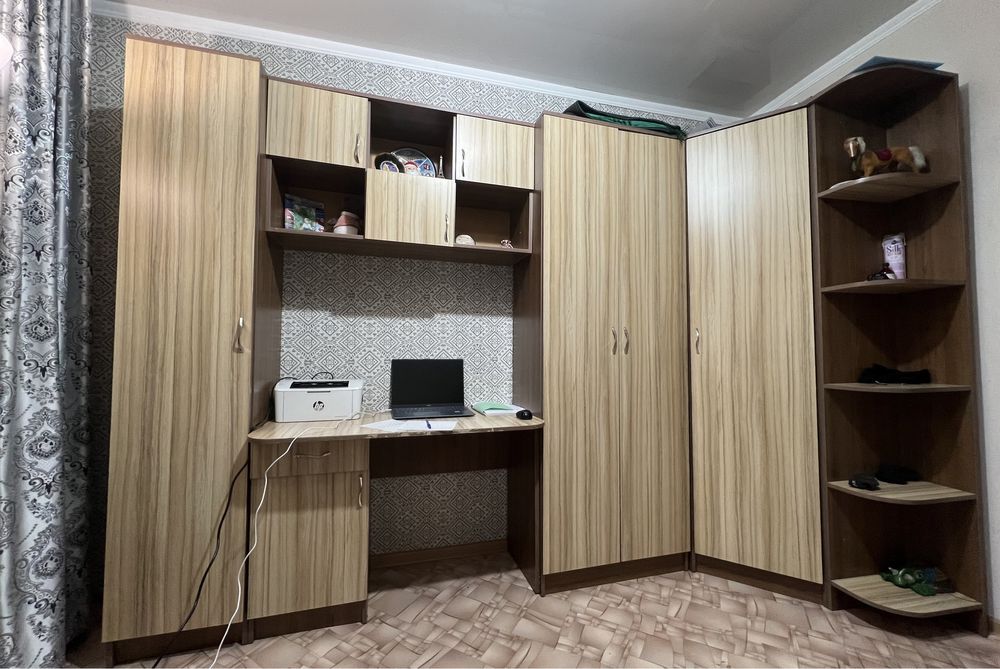 Продам  гарнитур