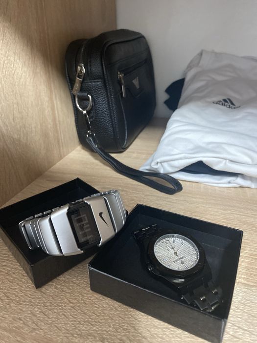 Часы продаю почти новые