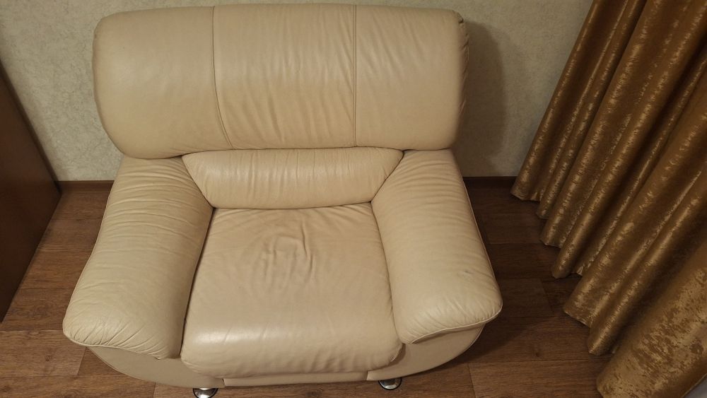 Продам кожаные диваны 321
