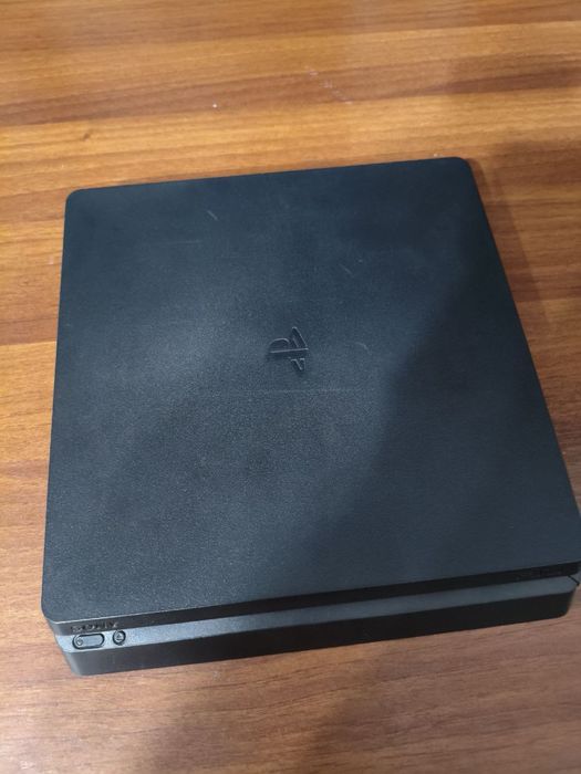 Play Station 4 slim