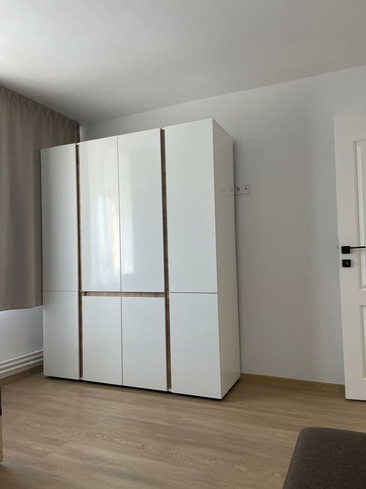 Apartament cu 3 camere  de închiriat