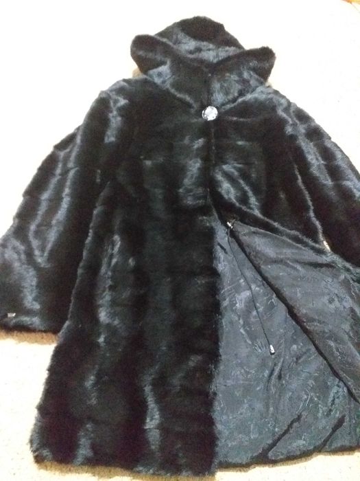 Шуба норковая с капюшоном, черная