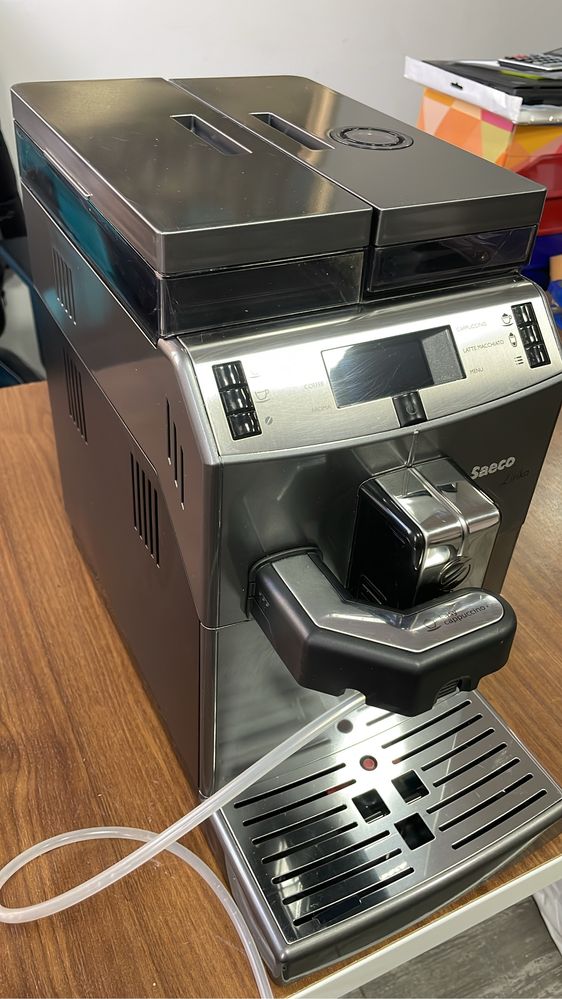 Espressor aparat expresor de cafea saeco lirika capucin garantie6 luni