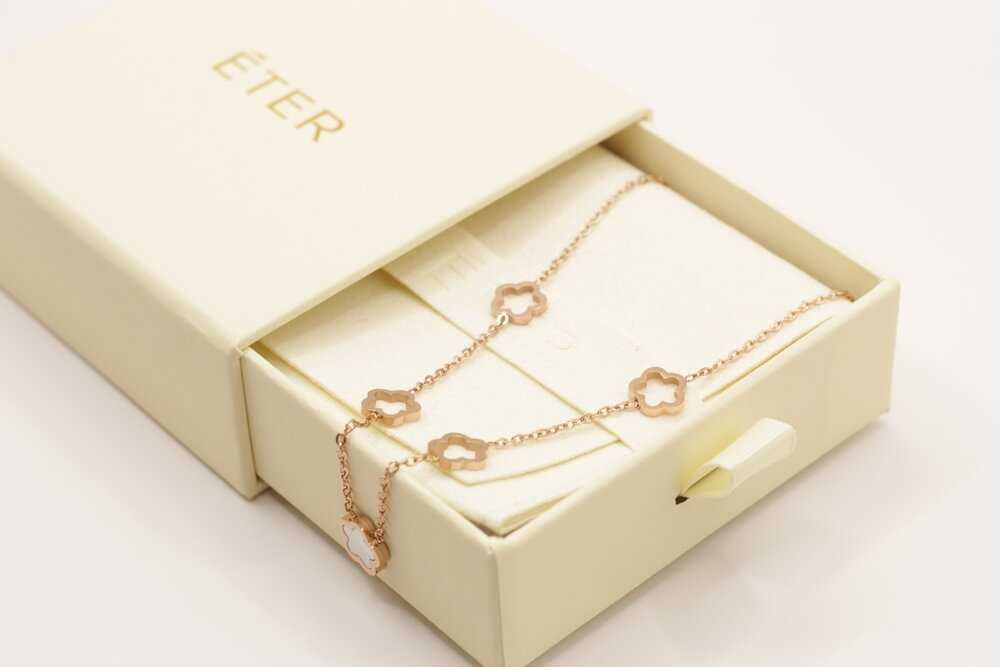 КОЛИЕ "РОЗОВ ПРАСКОВЕН ЦВЯТ" | Медицинска стомана | ÉTER Опаковка