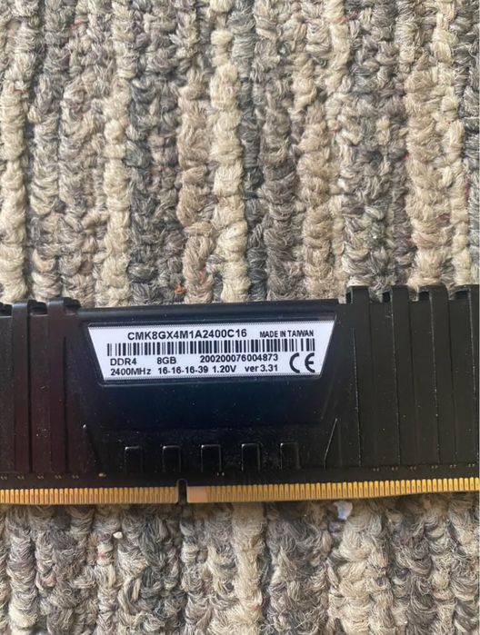 Vand 8 gb ram corsair vengeance 2400 mhz