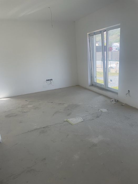 Vand casa Sub-Coasta (in spate la OMV)