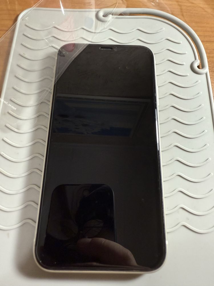 Продам iPhone 11