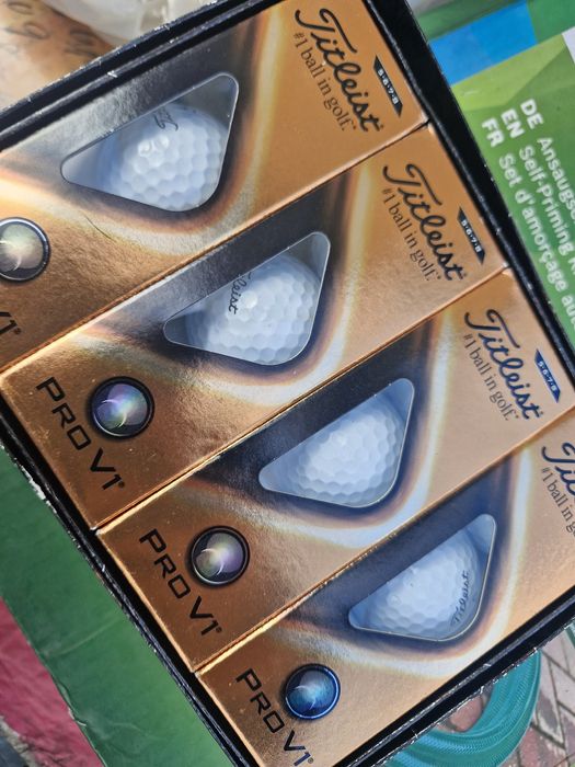 Bile de golf noi diverse rosu verde si alb