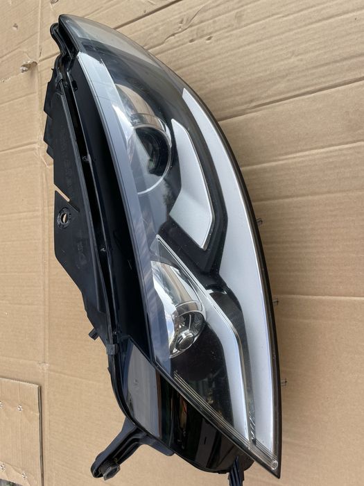 Far Stanga Xenon Volkswagen Passat CC 2012 - 2017 Cod 3C8941031H