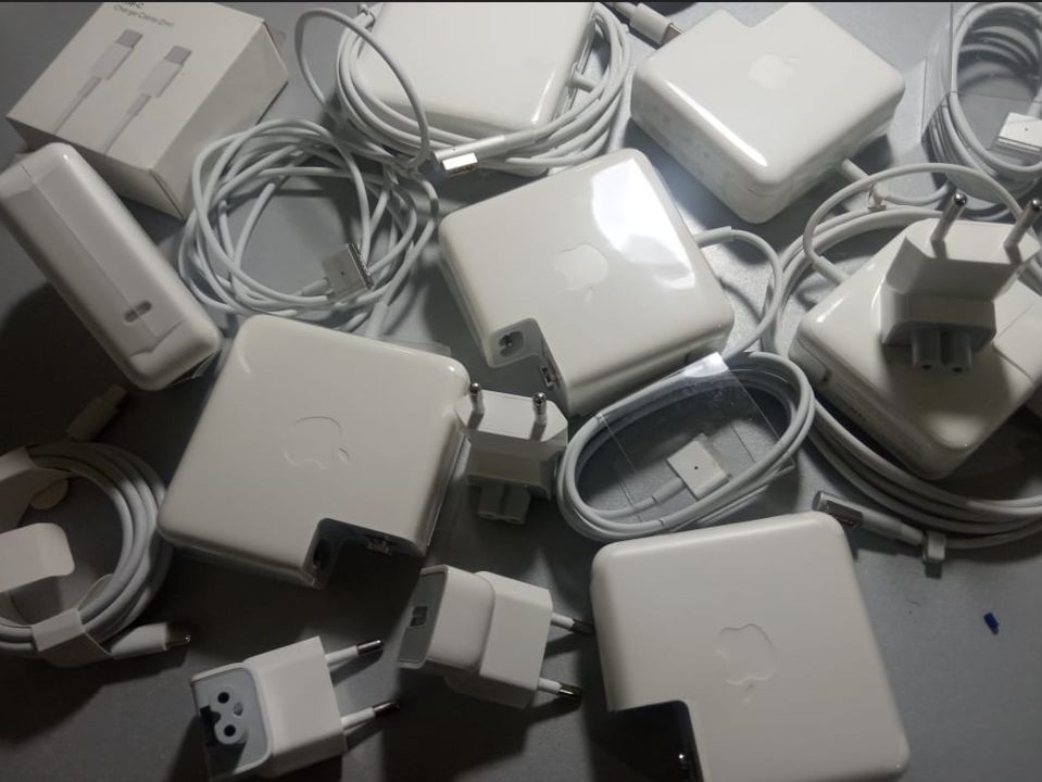 на макбук под Magsafe или Type-c Зарядка, блок питания