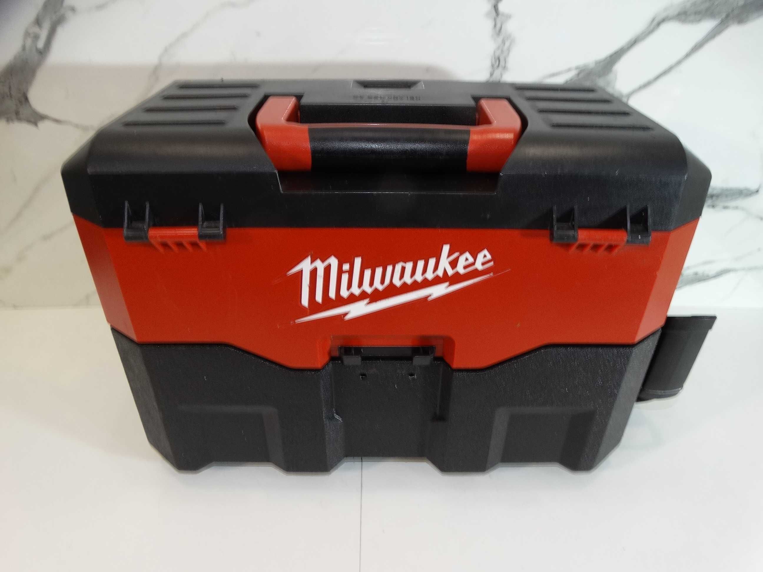 Milwaukee M18 VC - Акумулаторна прахосмукачка