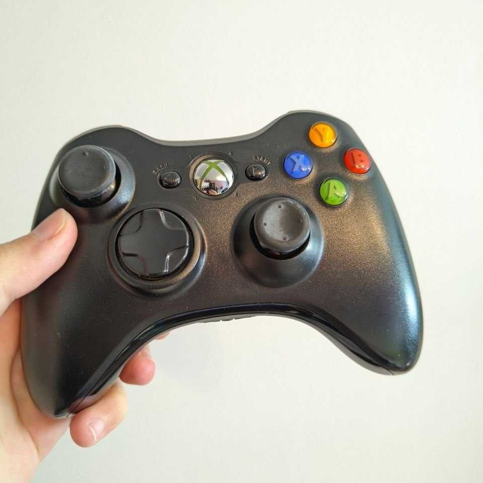 Xbox 360 250gb+ kinect+ 2 controllere+ jocuri+ adaptor controllere pc