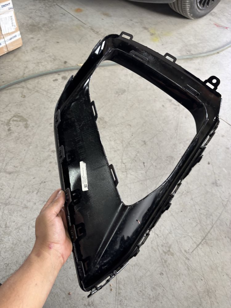 решетка в бронята на audi q8 s-line 4M8853054A