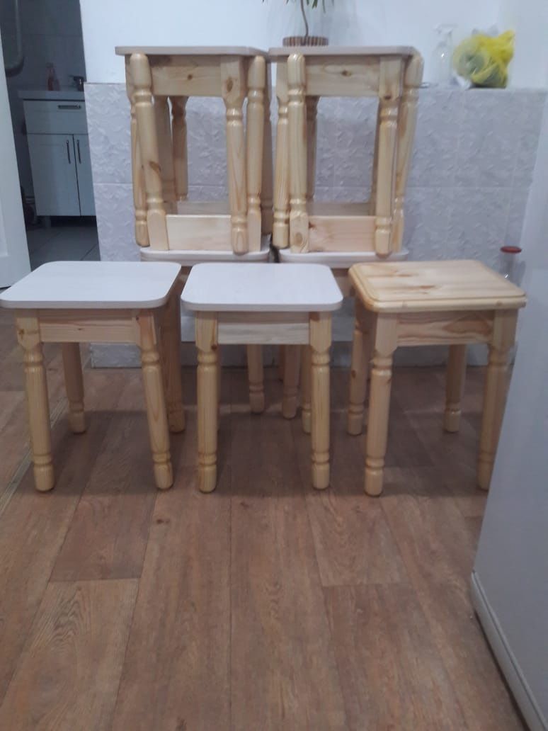Кухонный стол и 4табуретки