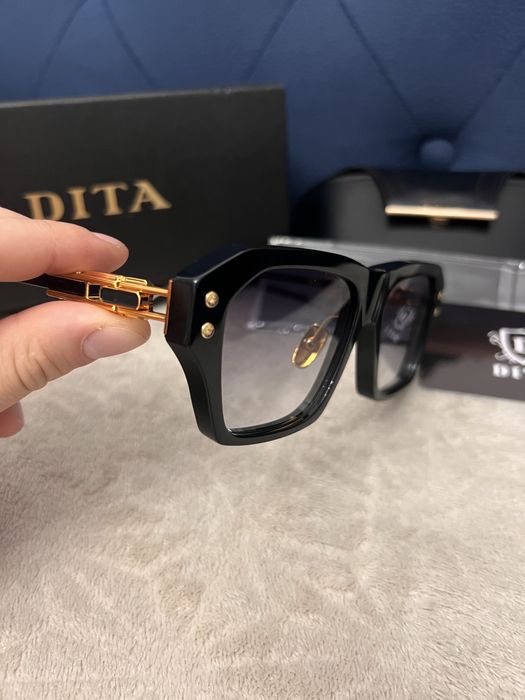 Ochelari de soare dita