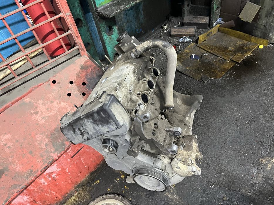 Продам двигатель польностью не рабочии в сборе