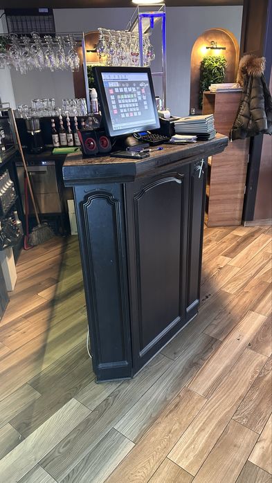 Scaune si bar de vanzare