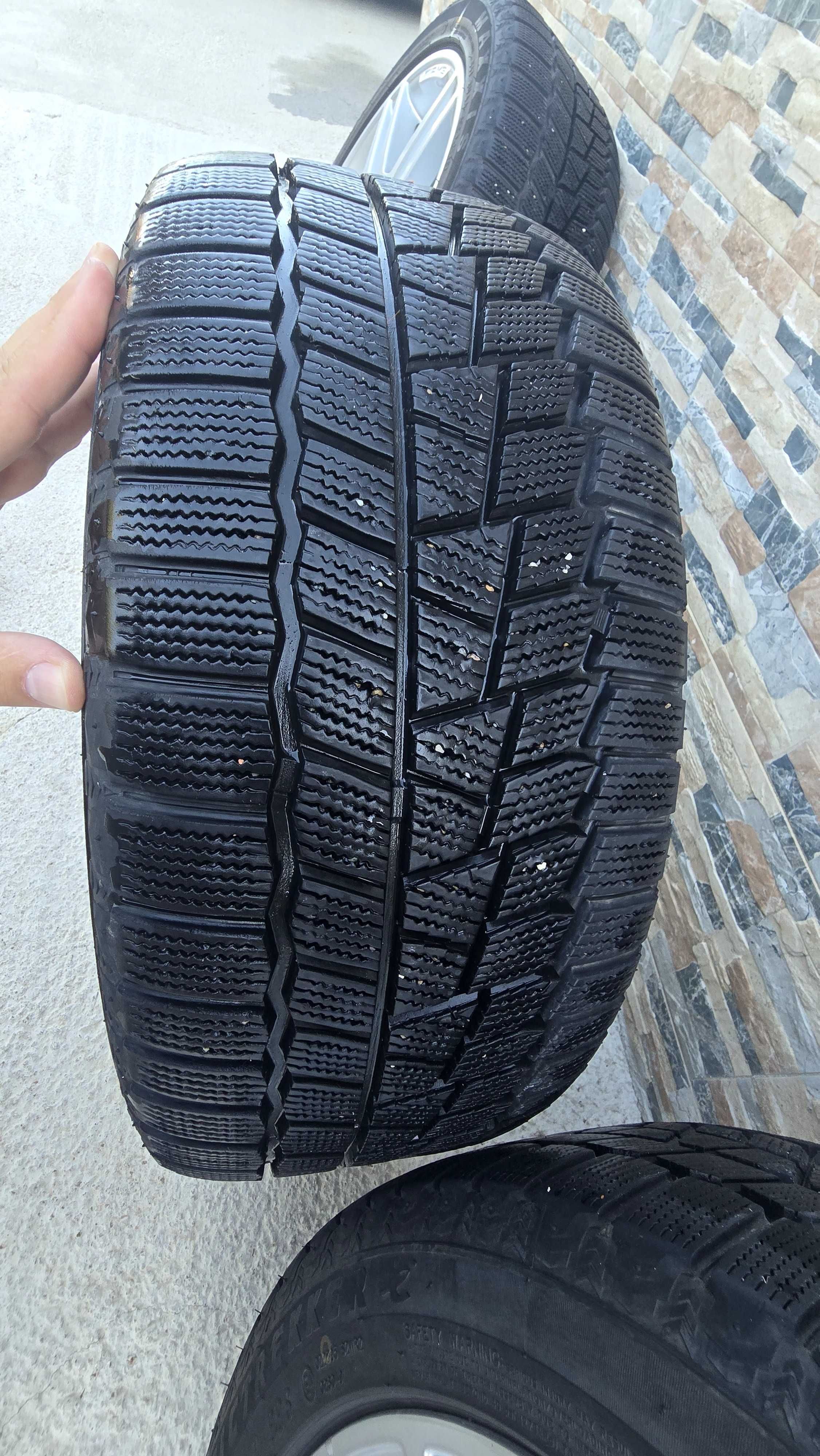 Джанти Mercedes AMG 17" с гуми MAXXIS