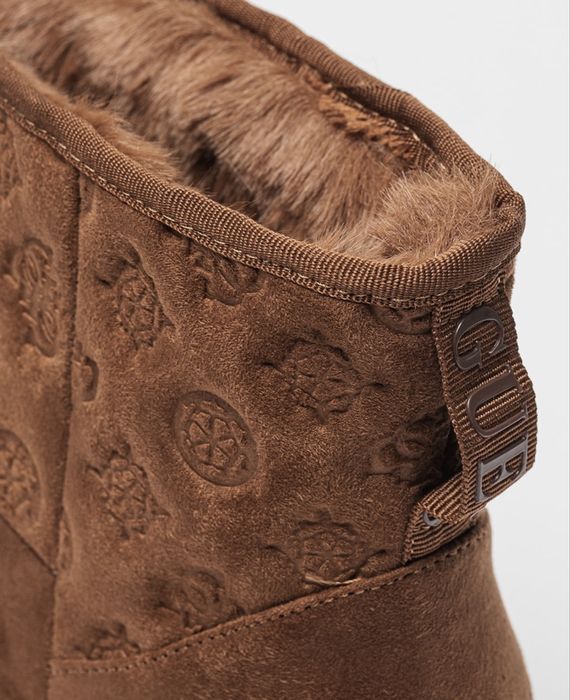 Чисто нови боти Guess