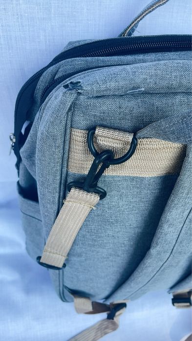 Раница с място за повиване на бебе