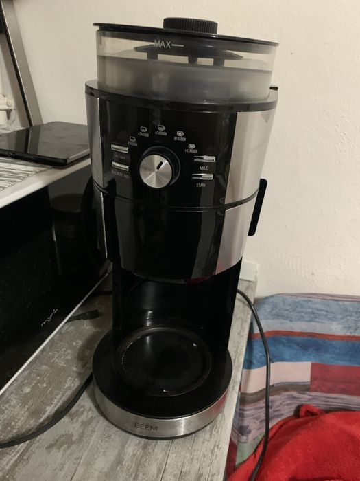 Cafetiera cu rasnita BEEM