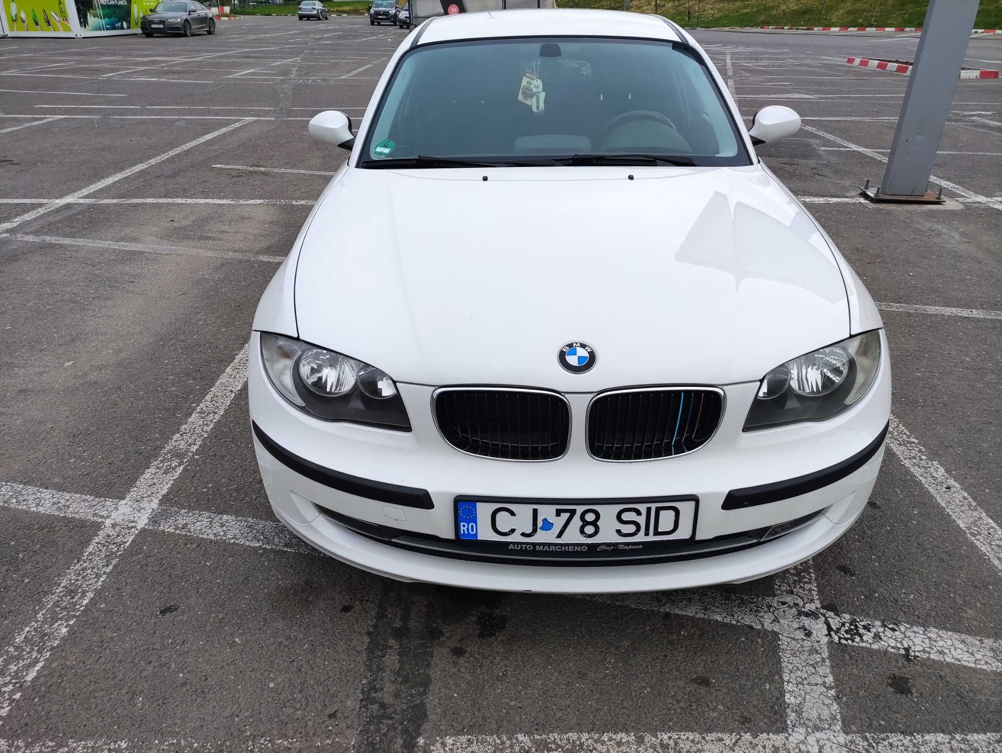 Vand BMW seria 1 / 116i  facelift 2009