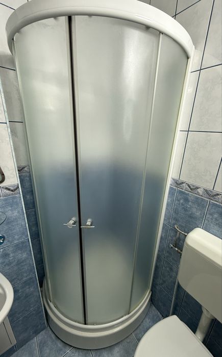 Cabina de dus cu vana