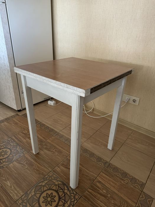 Стол кухонный , раскладывается