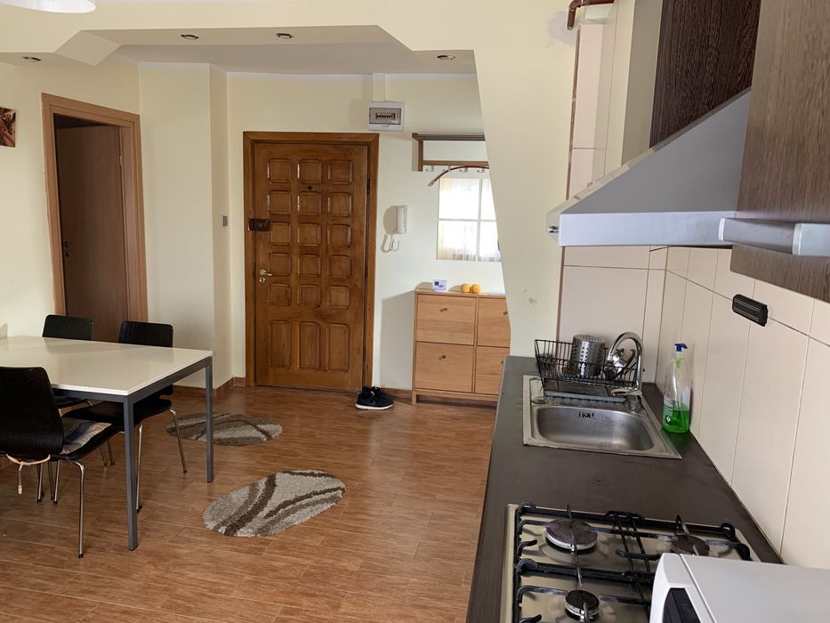 Vând apartament 2 camere decomandat, etaj 1/4, 1 Mai