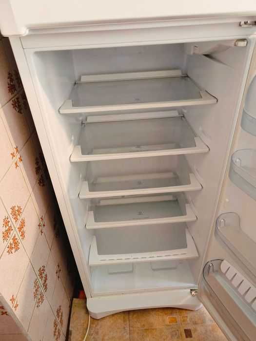 Canapea sau Canapea+ Frigider