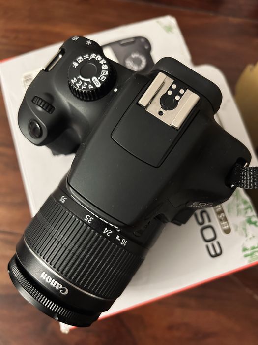 Aparat foto nou DSLR Canon EOS 4000D