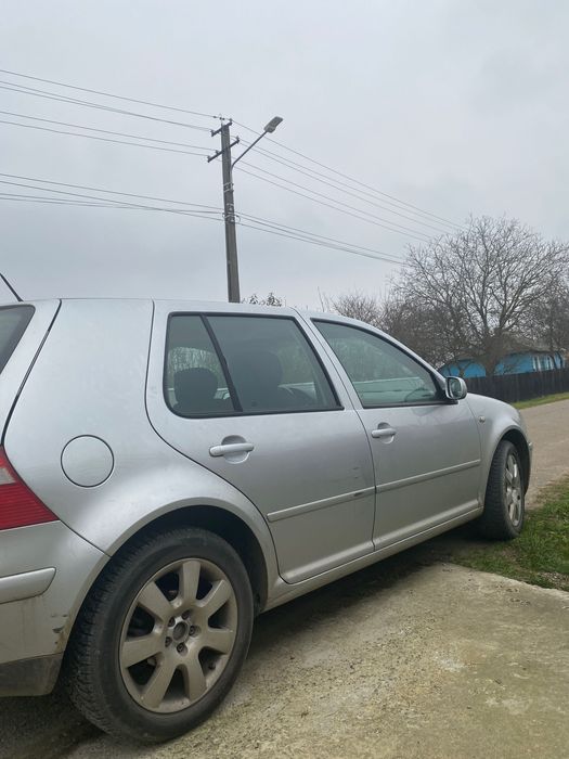 Vând Volkswagen golf