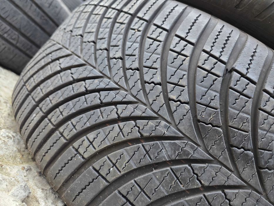 2бр Всесезонни гуми 255 40 21 - Goodyear - DOT 2023